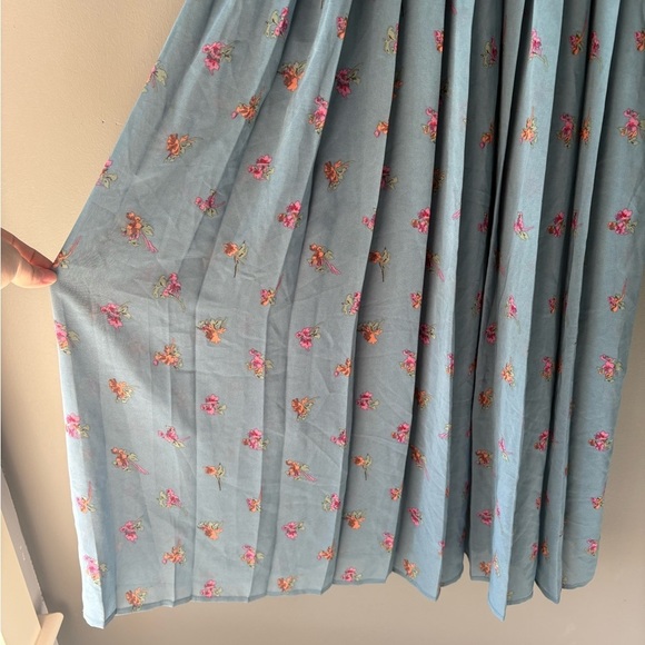 Vera moda size xs Floral Blue Midi Dress, silky lining, Pleated skirt - Picture 3 of 6